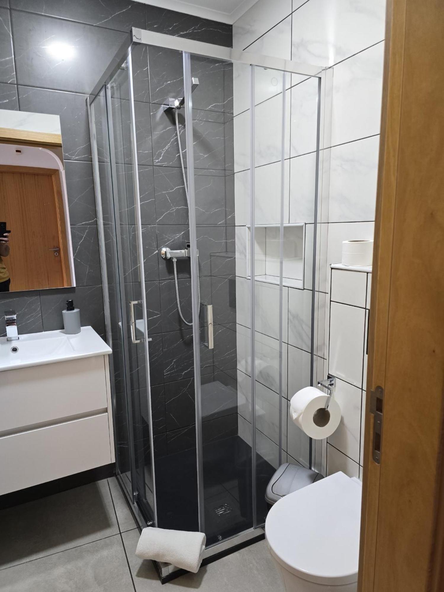 Lc'S Guesthouse Лагос Екстериор снимка